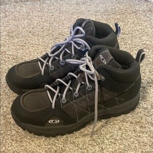 Salomon Women's Black and Gray Hiking Boots, size 8